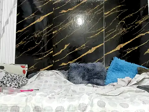 Snapshot of rich_little_brunette18 chatting on 7, 6, 2026 rich little brunette18 online show from 7, 6, 2026