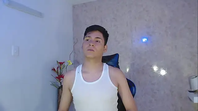 Snapshot of Aaron_Foxxx chatting on 5, 10, 2025 Aaron Foxxx online show from 5, 10, 2025