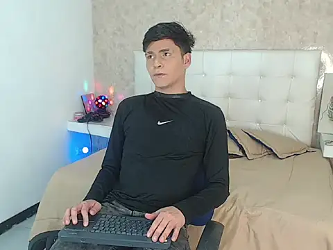 Snapshot of Aaron_Foxxx chatting on 15, 12, 2025 Aaron Foxxx online show from 15, 12, 2025