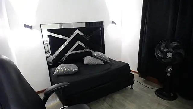 MarianaRojas  online show from 4, 3, 2026