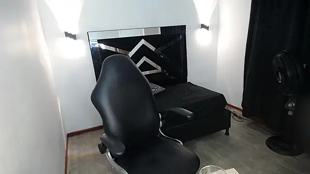 MarianaRojas  online show from 14, 3, 2026