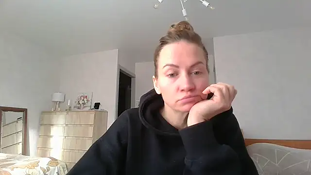 Snapshot of Thavione chatting on 9, 2, 2026 Thavione online show from 9, 2, 2026