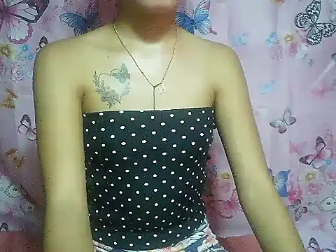 Snapshot of SweetPussie18x chatting on 4, 11, 2025 SweetPussie18x online show from 4, 11, 2025