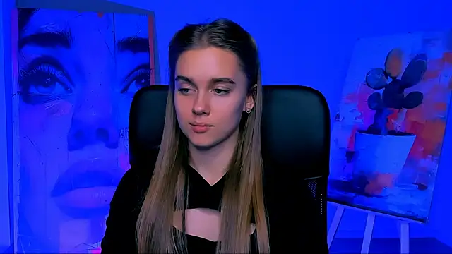 Snapshot of JuneWoods chatting on 5, 12, 2025 JuneWoods online show from 5, 12, 2025