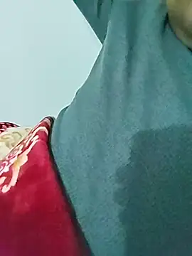 Snapshot of desiyouth94 chatting on 5, 12, 2025 desiyouth94 online show from 5, 12, 2025