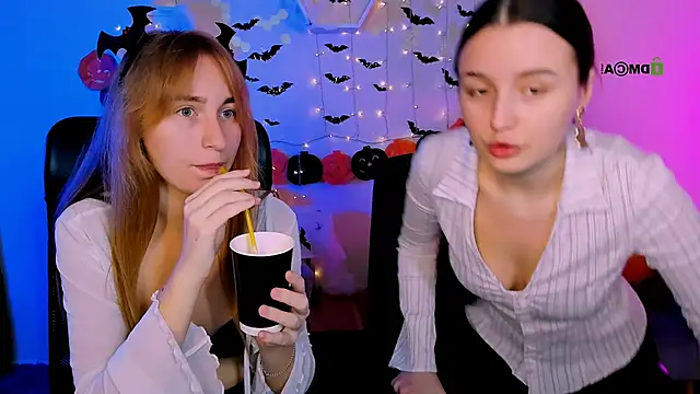 Snapshot of leslie_bird chatting on 30, 10, 2025 leslie bird online show from 30, 10, 2025