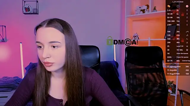 Snapshot of leslie_bird chatting on 24, 11, 2025 leslie bird online show from 24, 11, 2025