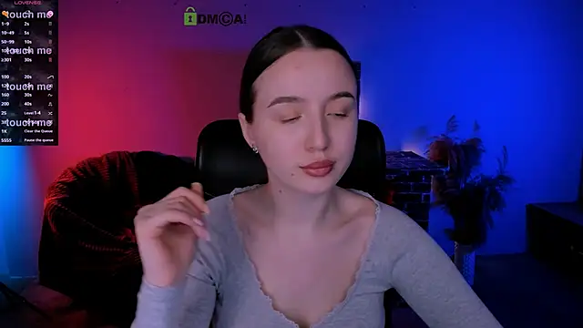 Snapshot of leslie_bird chatting on 17, 12, 2025 leslie bird online show from 17, 12, 2025