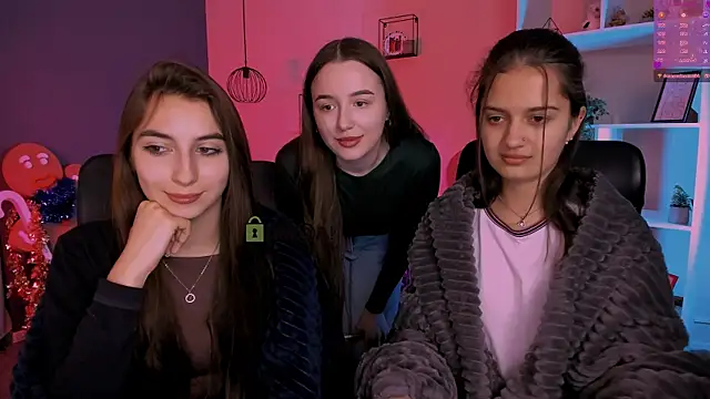 Snapshot of leslie_bird chatting on 14, 1, 2026 leslie bird online show from 14, 1, 2026