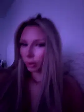 blondeeee online show from 13, 1, 2026