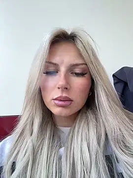 Snapshot of blondeeee chatting on 28, 4, 2026 blondeeee online show from 28, 4, 2026