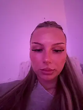 Snapshot of blondeeee chatting on 14, 5, 2026 blondeeee online show from 14, 5, 2026