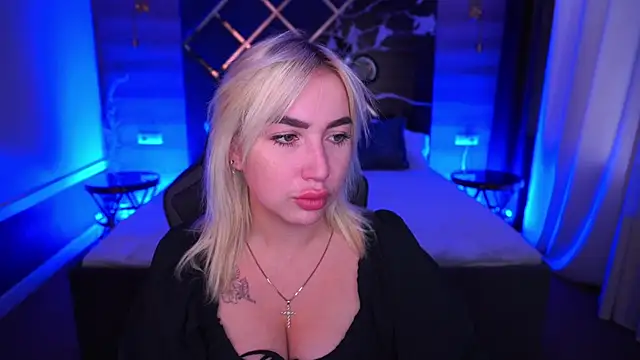 Snapshot of MariellaVi chatting on 4, 10, 2025 MariellaVi online show from 4, 10, 2025