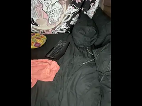 Snapshot of NeliaHexxen chatting on 5, 12, 2025 NeliaHexxen online show from 5, 12, 2025