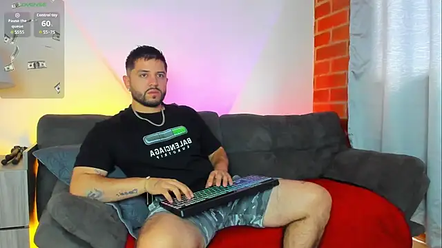 Snapshot of TomSloam chatting on 15, 10, 2025 TomSloam online show from 15, 10, 2025