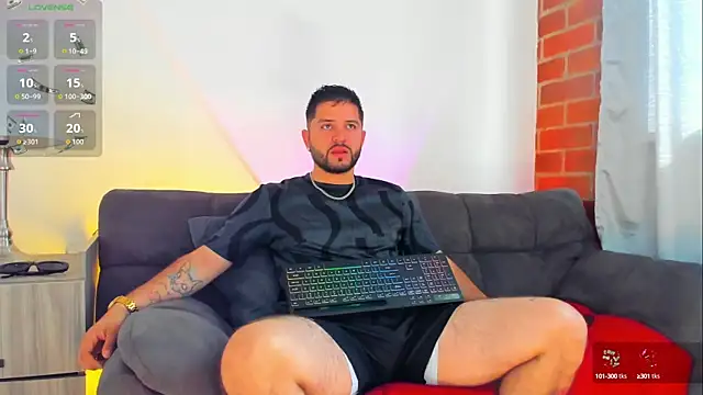 Snapshot of TomSloam chatting on 16, 10, 2025 TomSloam online show from 16, 10, 2025