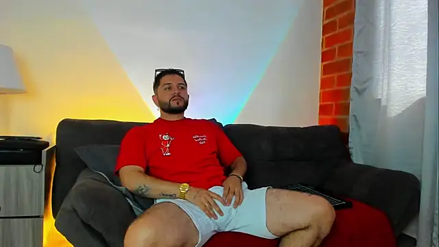 Snapshot of TomSloam chatting on 18, 10, 2025 TomSloam online show from 18, 10, 2025