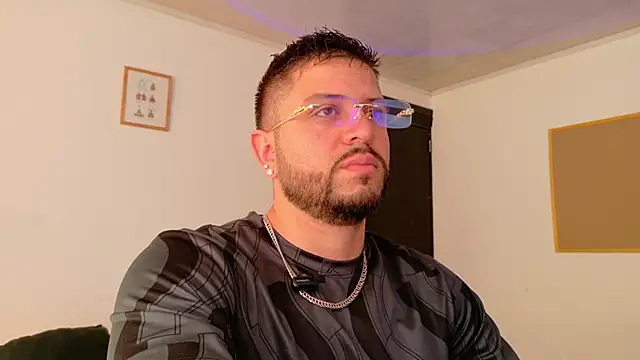 Snapshot of TomSloam chatting on 1, 12, 2025 TomSloam online show from 1, 12, 2025