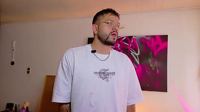 Snapshot of TomSloam chatting on 19, 12, 2025 TomSloam online show from 19, 12, 2025