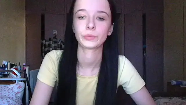 Snapshot of Emilia_Light chatting on 4, 10, 2025 Emilia Light online show from 4, 10, 2025