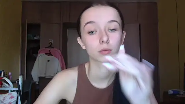 Snapshot of Emilia_Light chatting on 5, 10, 2025 Emilia Light online show from 5, 10, 2025