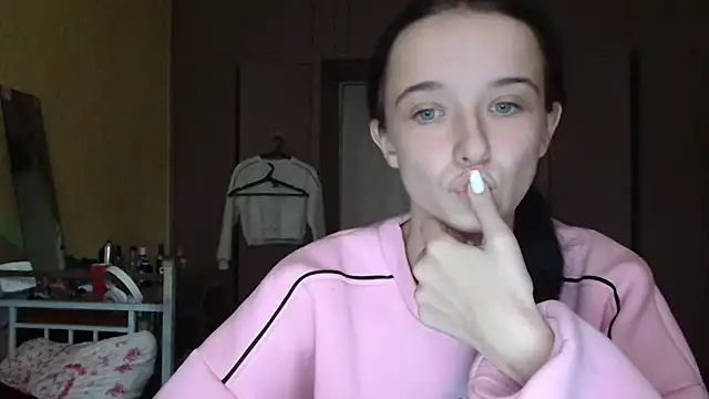 Snapshot of Emilia_Light chatting on 7, 10, 2025 Emilia Light online show from 7, 10, 2025