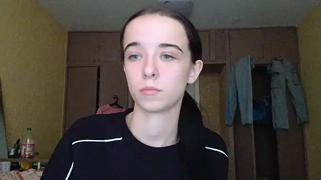 Snapshot of Emilia_Light chatting on 18, 10, 2025 Emilia Light online show from 18, 10, 2025