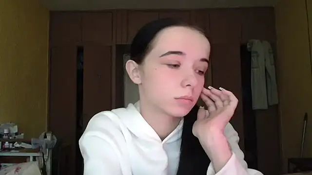 Snapshot of Emilia_Light chatting on 20, 10, 2025 Emilia Light online show from 20, 10, 2025