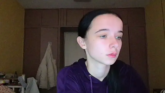 Snapshot of Emilia_Light chatting on 13, 11, 2025 Emilia Light online show from 13, 11, 2025