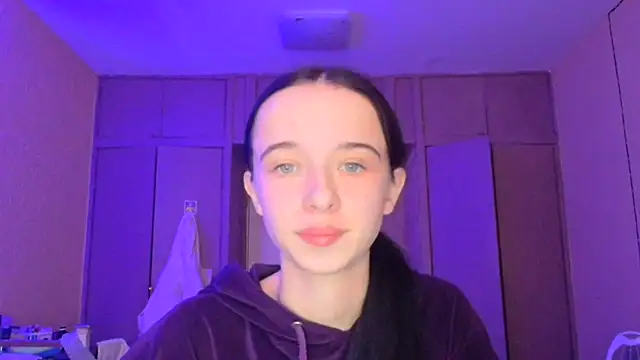 Snapshot of Emilia_Light chatting on 14, 11, 2025 Emilia Light online show from 14, 11, 2025