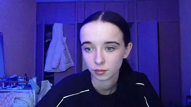 Snapshot of Emilia_Light chatting on 15, 11, 2025 Emilia Light online show from 15, 11, 2025