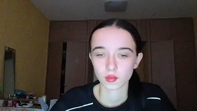 Snapshot of Emilia_Light chatting on 18, 11, 2025 Emilia Light online show from 18, 11, 2025