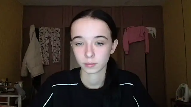 Snapshot of Emilia_Light chatting on 23, 11, 2025 Emilia Light online show from 23, 11, 2025