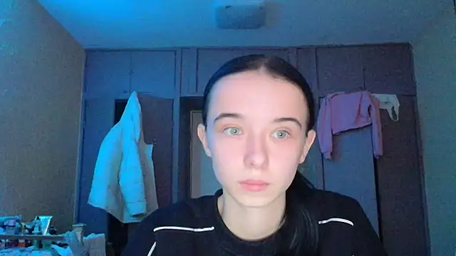 Snapshot of Emilia_Light chatting on 26, 11, 2025 Emilia Light online show from 26, 11, 2025