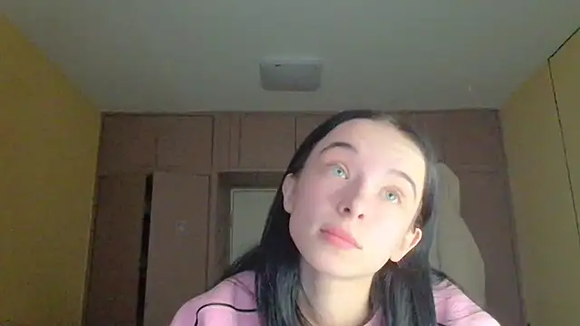 Snapshot of Emilia_Light chatting on 3, 12, 2025 Emilia Light online show from 3, 12, 2025