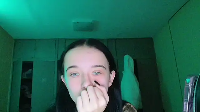 Snapshot of Emilia_Light chatting on 5, 12, 2025 Emilia Light online show from 5, 12, 2025