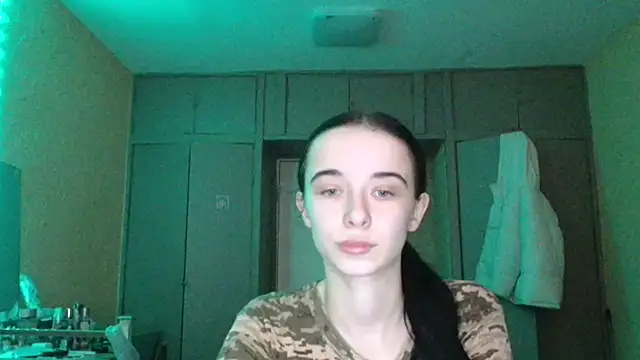 Snapshot of Emilia_Light chatting on 14, 12, 2025 Emilia Light online show from 14, 12, 2025