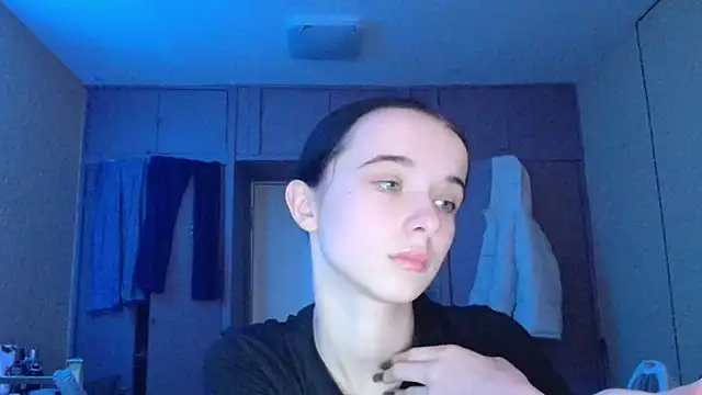 Snapshot of Emilia_Light chatting on 18, 12, 2025 Emilia Light online show from 18, 12, 2025