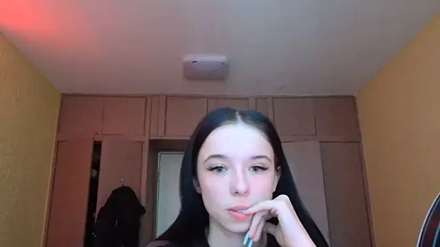 Emilia Light online show from 17, 4, 2026