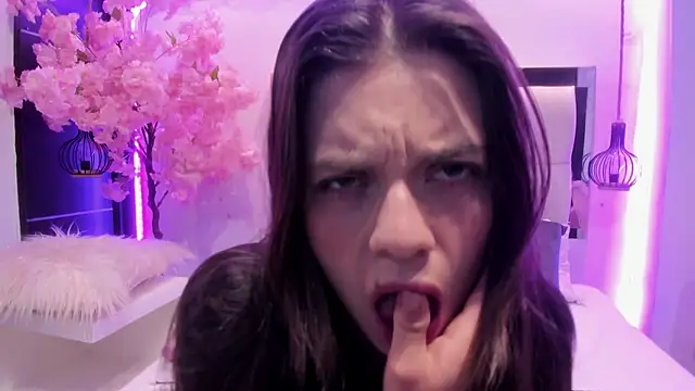 ZOE LE online show from 18, 11, 2025