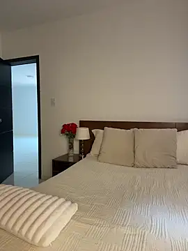 Capricho 01 online show from 4, 3, 2026