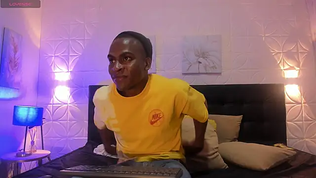 Snapshot of george_lance chatting on 19, 10, 2025 george lance online show from 19, 10, 2025