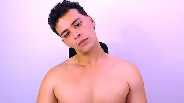 Snapshot of DominicBlazze chatting on 9, 10, 2025 DominicBlazze online show from 9, 10, 2025