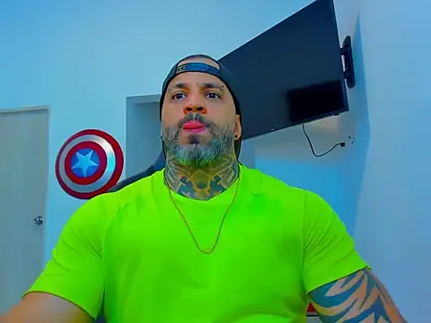 Snapshot of JoshRigby chatting on 9, 10, 2025 JoshRigby online show from 9, 10, 2025