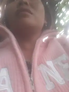 Snapshot of bree-zz chatting on 5, 11, 2025 bree-zz online show from 5, 11, 2025