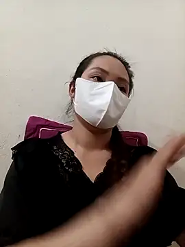 Snapshot of bree-zz chatting on 14, 12, 2025 bree-zz online show from 14, 12, 2025