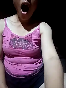 Snapshot of bree-zz chatting on 6, 5, 2026 bree-zz online show from 6, 5, 2026