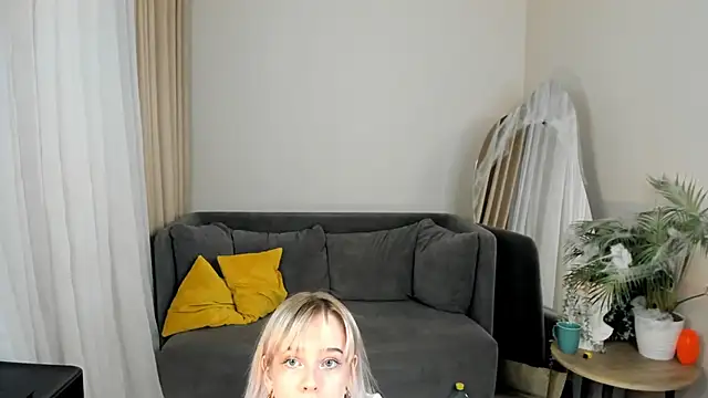 Snapshot of MayWins chatting on 2, 11, 2025 MayWins online show from 2, 11, 2025