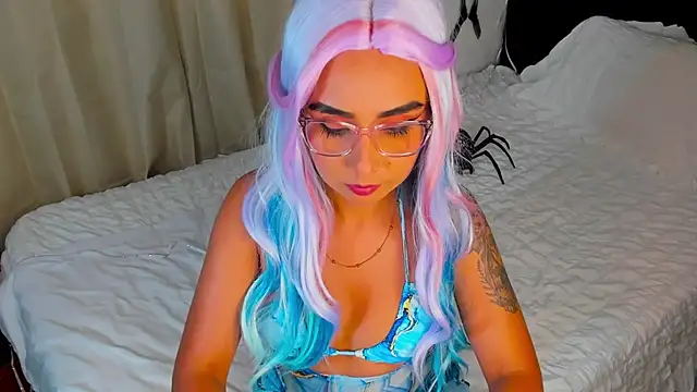 Snapshot of EmilyValk chatting on 17, 10, 2025 EmilyValk online show from 17, 10, 2025