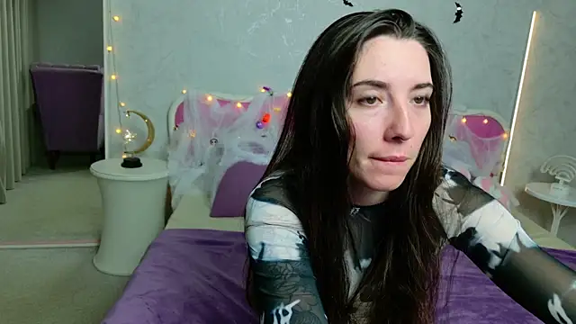 Curious Lily online show from 29, 10, 2025